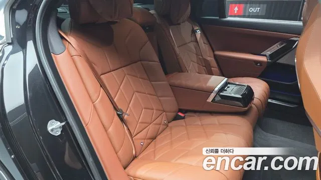 BMW 7-Series — Фото автомобиля 12