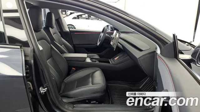 Tesla Model 3 — Фото автомобиля 11