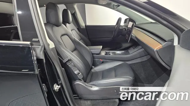 Tesla Model Y — Фото автомобиля 16
