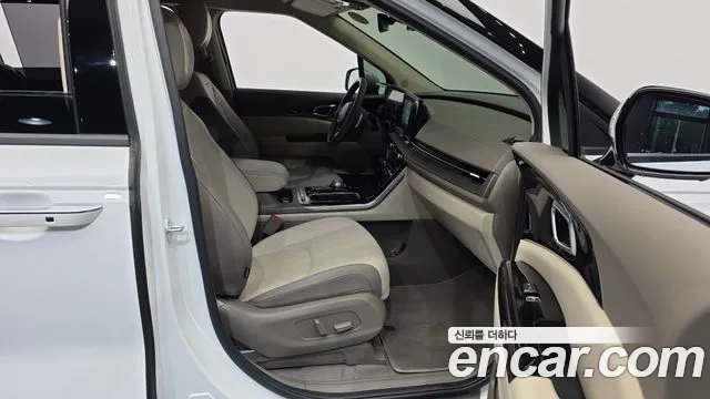 Kia Carnival Generation 4 — Фото автомобиля 11