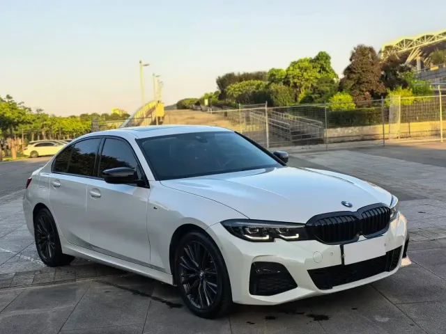 BMW BMW 3 Series 2022 325i M Sport Shadow Edition — Фото автомобиля 3