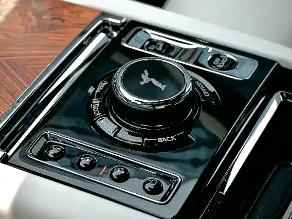 Rolls-Royce Cullinan — Фото автомобиля 14