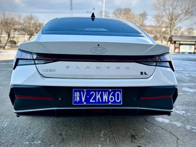 Hyundai Elantra — Фото автомобиля 5