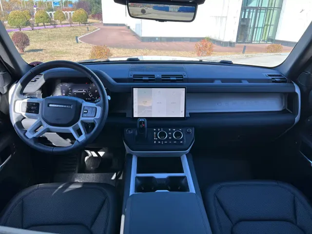 Land Rover Defender — Фото автомобиля 6