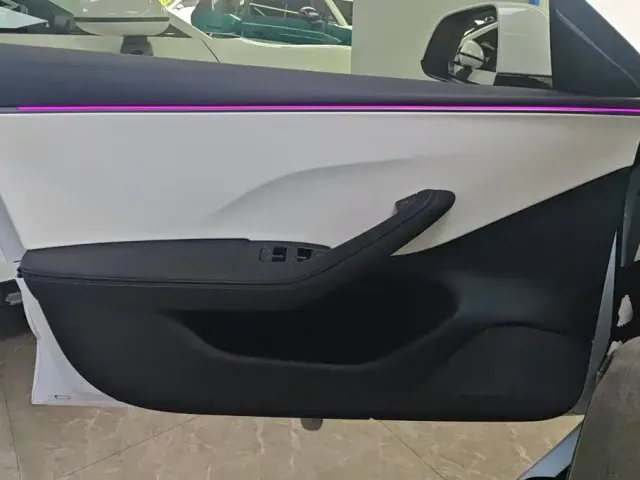 Tesla Model 3 2025 Model Year Facelift Rear-Wheel Drive — Фото автомобиля 7