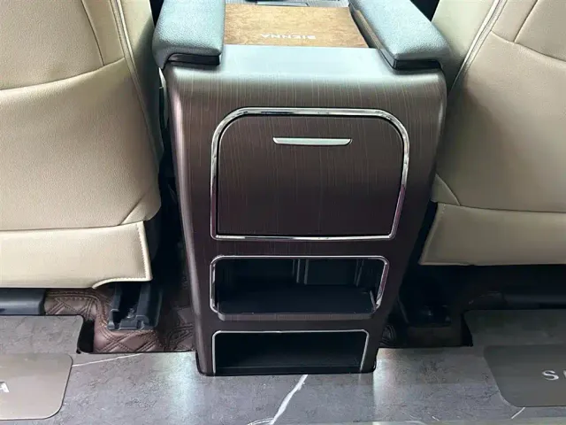 Toyota Toyota Sienna 2023 2.5L Hybrid Comfort Edition — Фото автомобиля 11