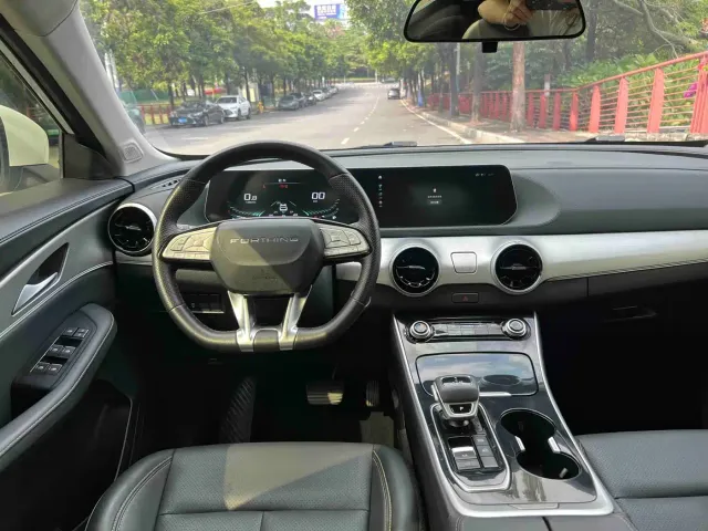 Forthing T5 Evo — Фото автомобиля 10