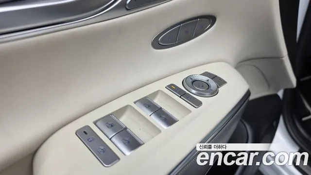 Genesis GV70 — Фото автомобиля 27