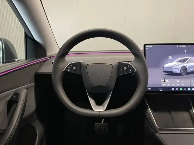 Tesla Model Y — Фото автомобиля 14