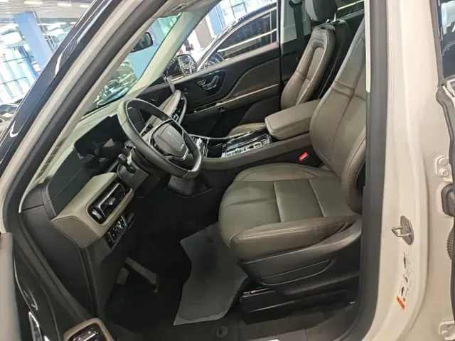 Lincoln Aviator — Фото автомобиля 14
