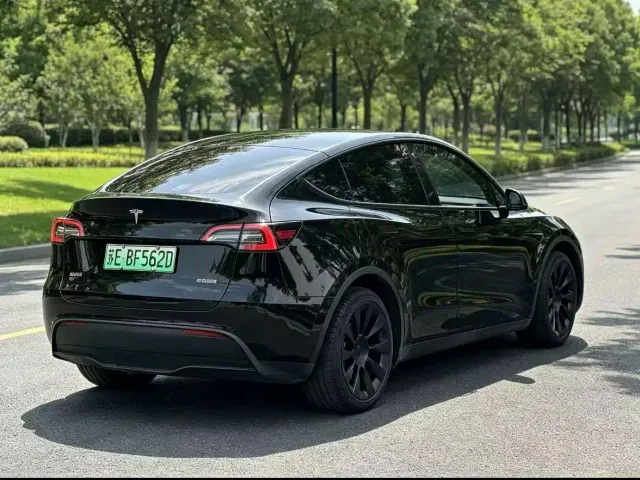Tesla Model Y — Фото автомобиля 7