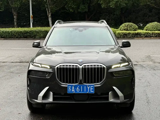 BMW X7 — Фото автомобиля 2