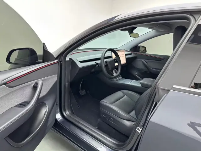 Tesla Model Y — Фото автомобиля 5
