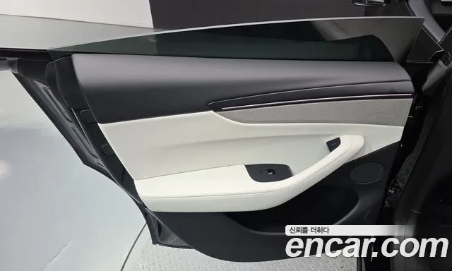 Tesla Model Y — Фото автомобиля 14