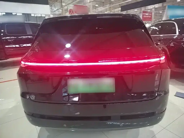 Li Auto L7 — Фото автомобиля 5