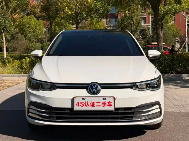 Volkswagen Golf — Фото автомобиля 2