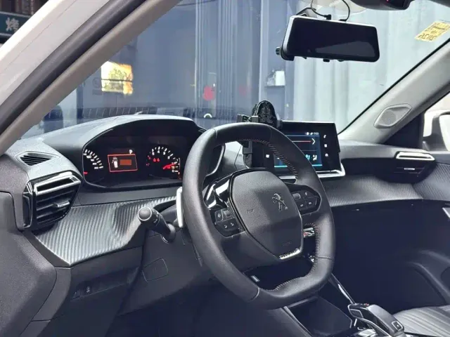 Peugeot 2008 — Фото автомобиля 5