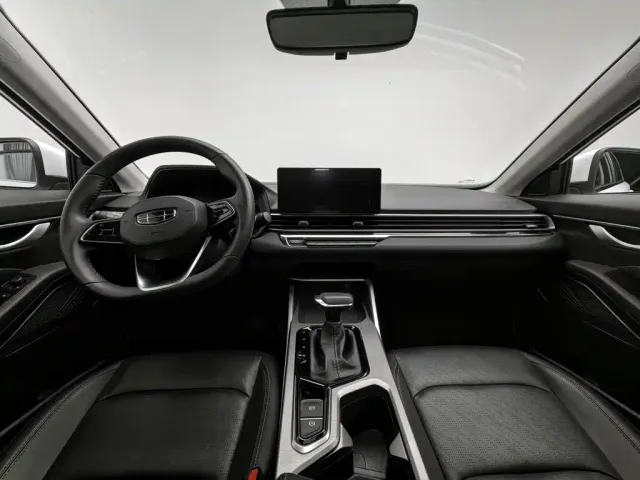 Geely Emgrand — Фото автомобиля 5