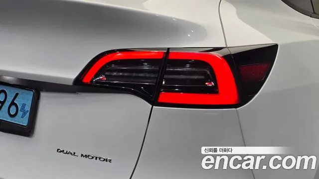 Tesla Model Y — Фото автомобиля 8
