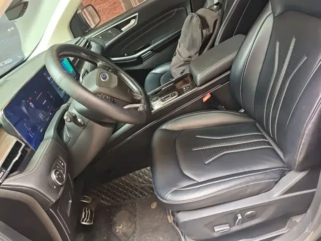 Ford Edge — Фото автомобиля 10