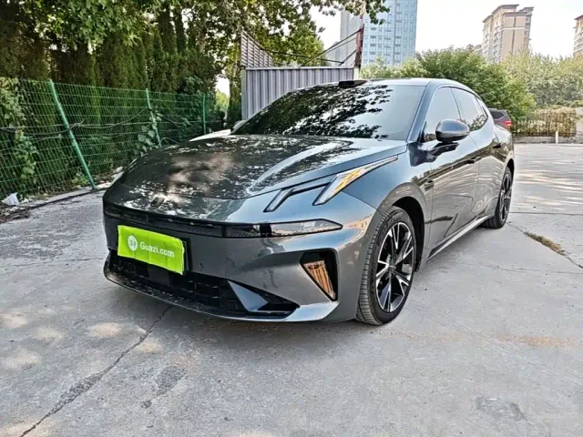Фотография автомобиля — Lynk & Co 07 EM-P
