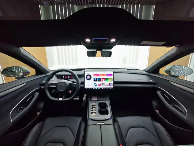 Xiaomi SU7 — Фото автомобиля 13