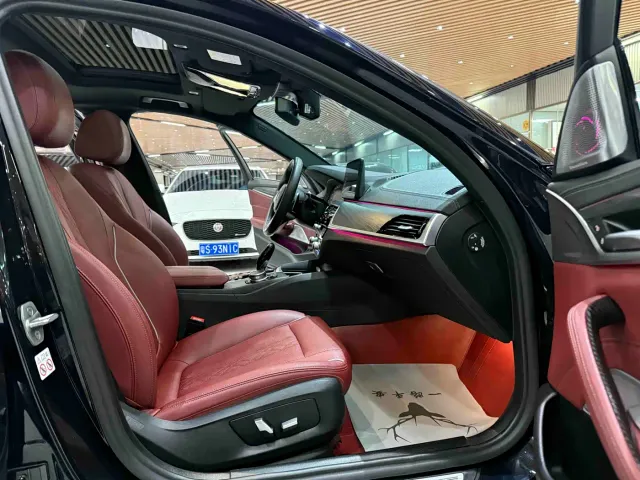 BMW 5 Series — Фото автомобиля 10