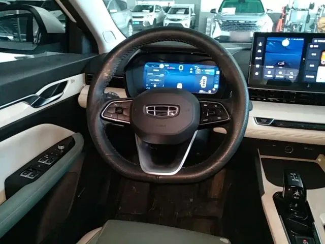 Geely Emgrand L — Фото автомобиля 10