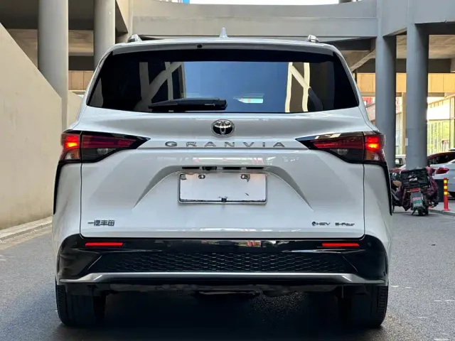Toyota Granvia — Фото автомобиля 4