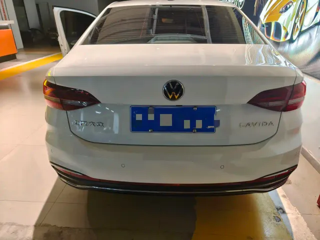 Volkswagen Lavida — Фото автомобиля 13