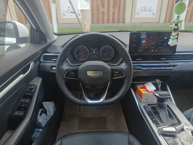 Geely Emgrand — Фото автомобиля 11