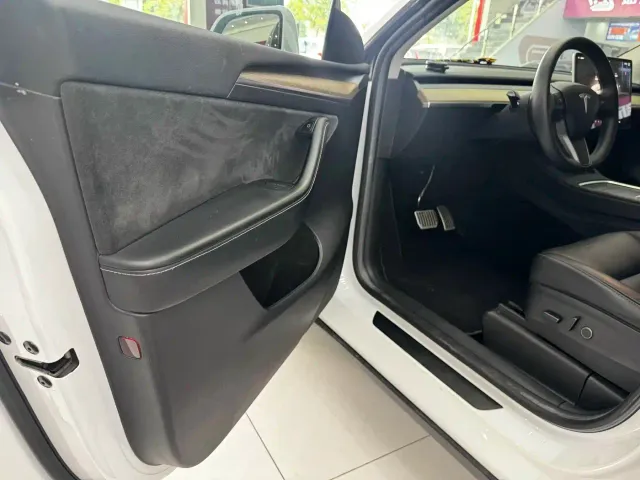 Tesla Model Y — Фото автомобиля 14