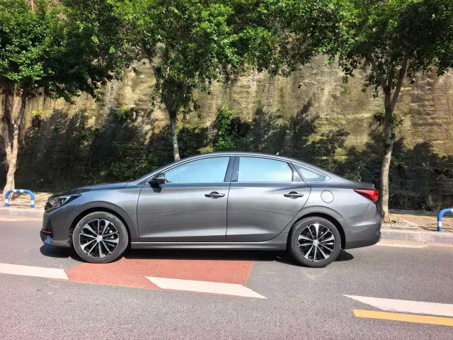 Changan Eado — Фото автомобиля 4