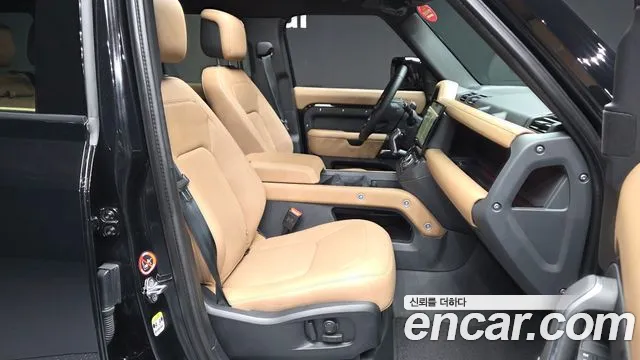 Land Rover Defender — Фото автомобиля 17