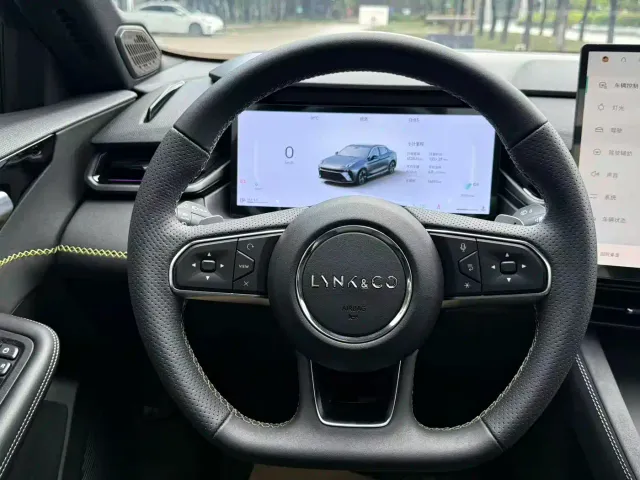 Lynk & Co 03 — Фото автомобиля 13