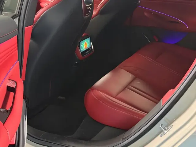 Xiaomi SU7 — Фото автомобиля 15