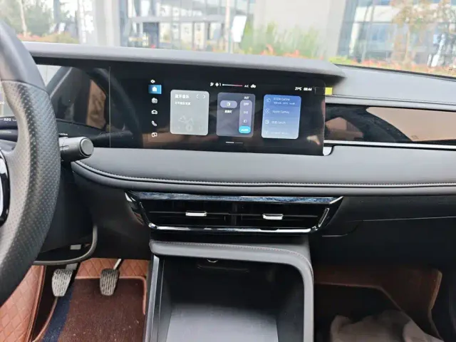 Roewe i5 — Фото автомобиля 12