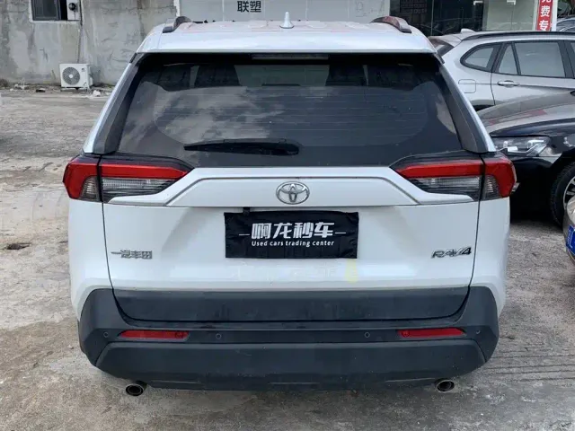 Toyota RAV4 — Фото автомобиля 7