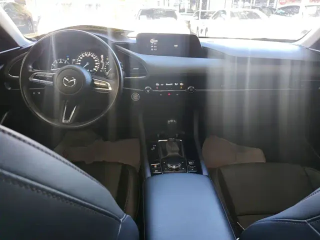 Mazda Axela — Фото автомобиля 9