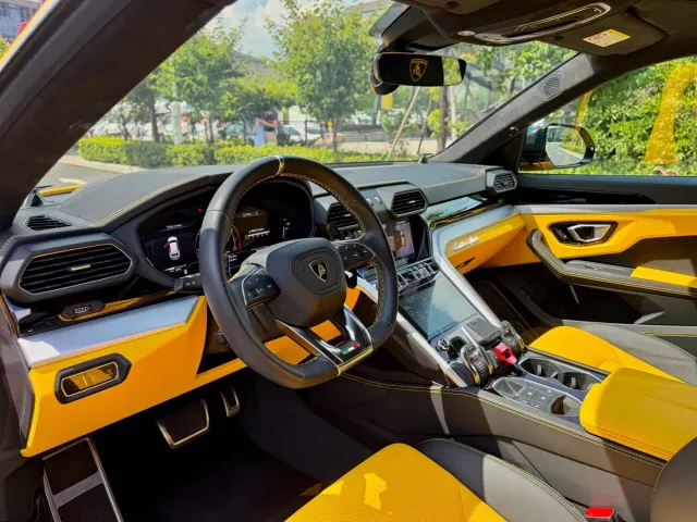 Lamborghini Urus — Фото автомобиля 4