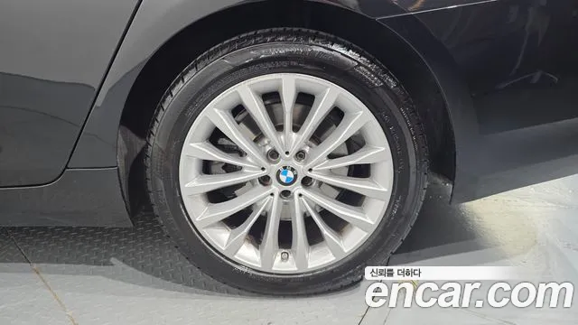 BMW 5-Series — Фото автомобиля 20