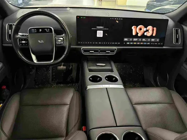 Li Auto L9 — Фото автомобиля 6