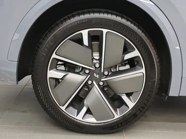 Li Auto Li L8 2025 Max Smart Renewal Edition — Фото автомобиля 10
