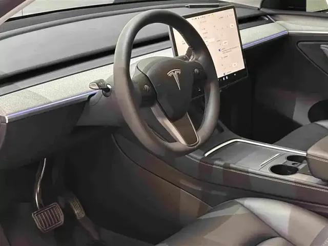Tesla Model Y — Фото автомобиля 7