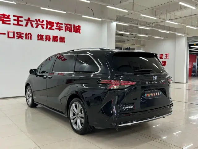 Toyota Sienna — Фото автомобиля 14