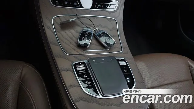 Mercedes-Benz E-Class — Фото автомобиля 19