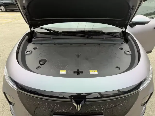 Voyah Auto Voyah Zhiyin 2025 Model 2WD Huawei Qiankun Edition — Фото автомобиля 14
