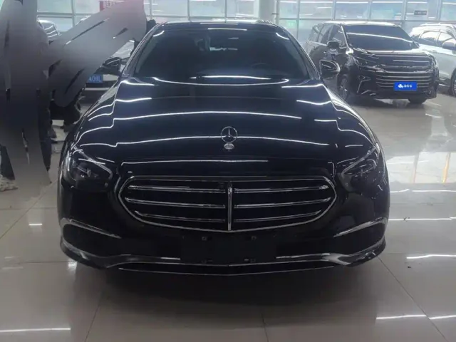 Mercedes-Benz E-Class — Фото автомобиля 2