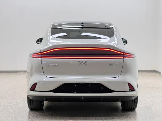 IM Motors LS6 — Фото автомобиля 6