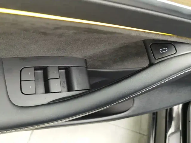 Tesla Model 3 — Фото автомобиля 9